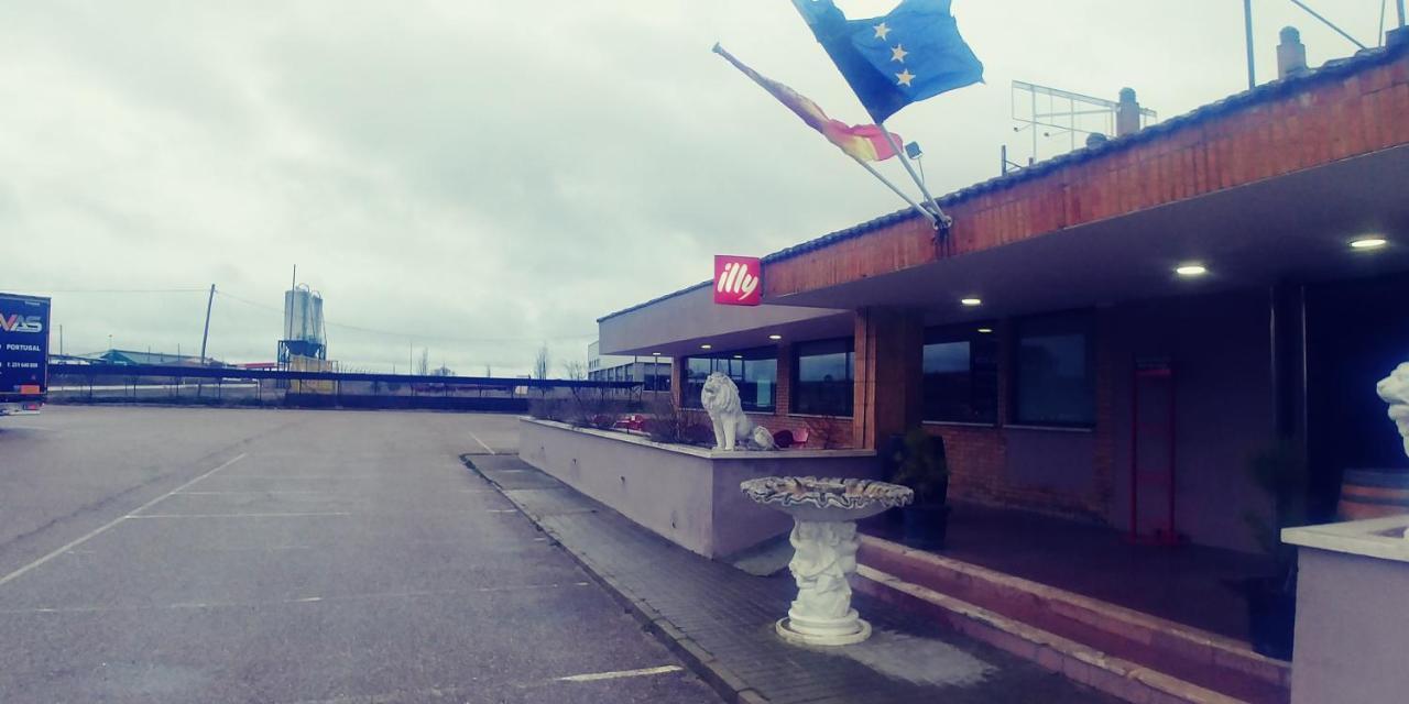 Hotel Ria De Vigo "Tierra De Campos" Becilla de Valderaduey Eksteriør billede